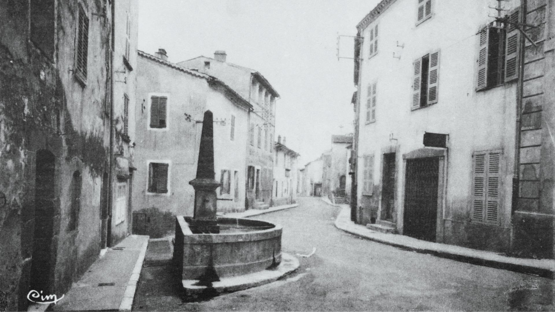 Fontaine du Milieu à Bagnols-en-Forêt