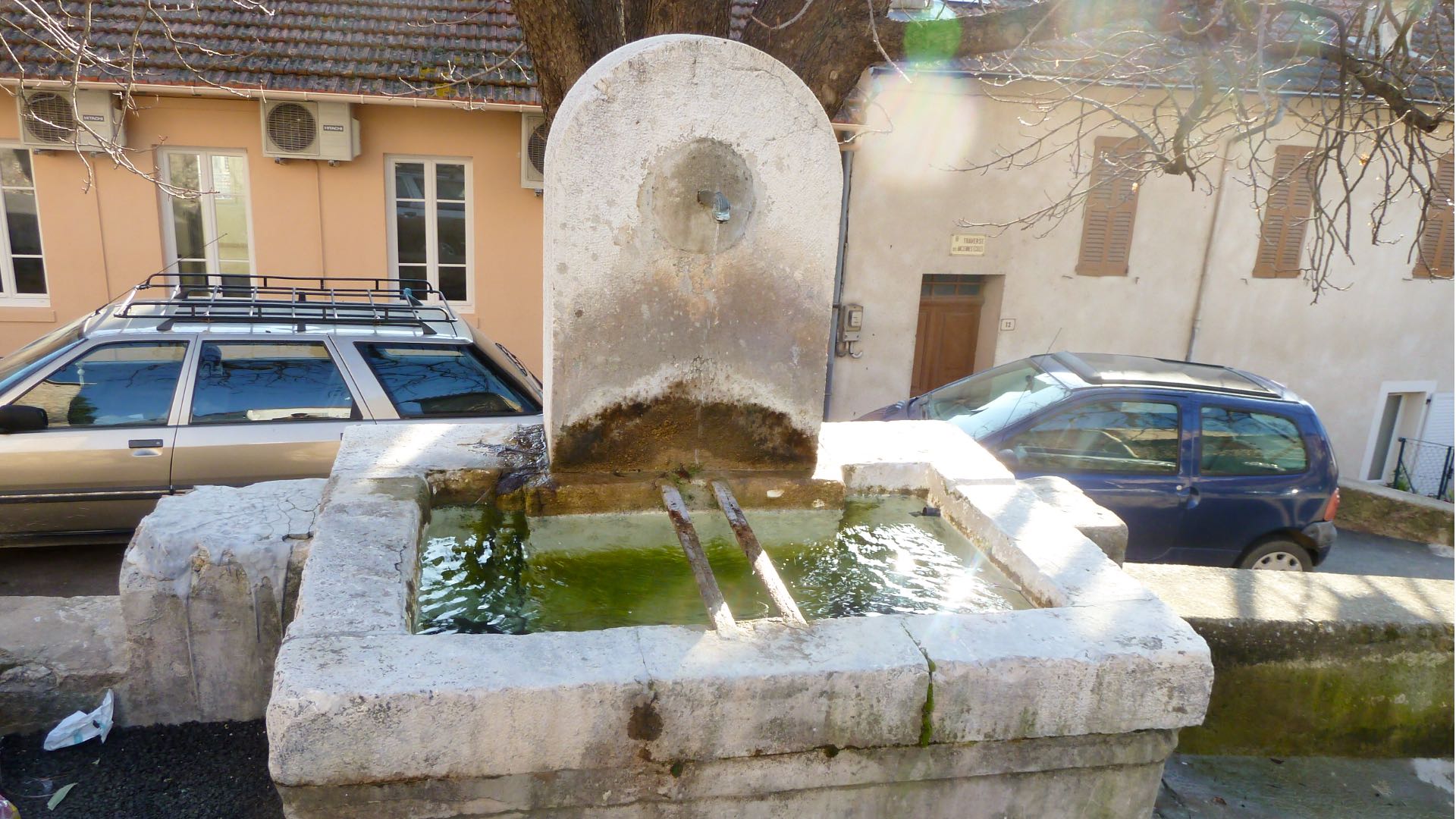 Fontaine de la place du Rond à Bagnols-en-Forêt