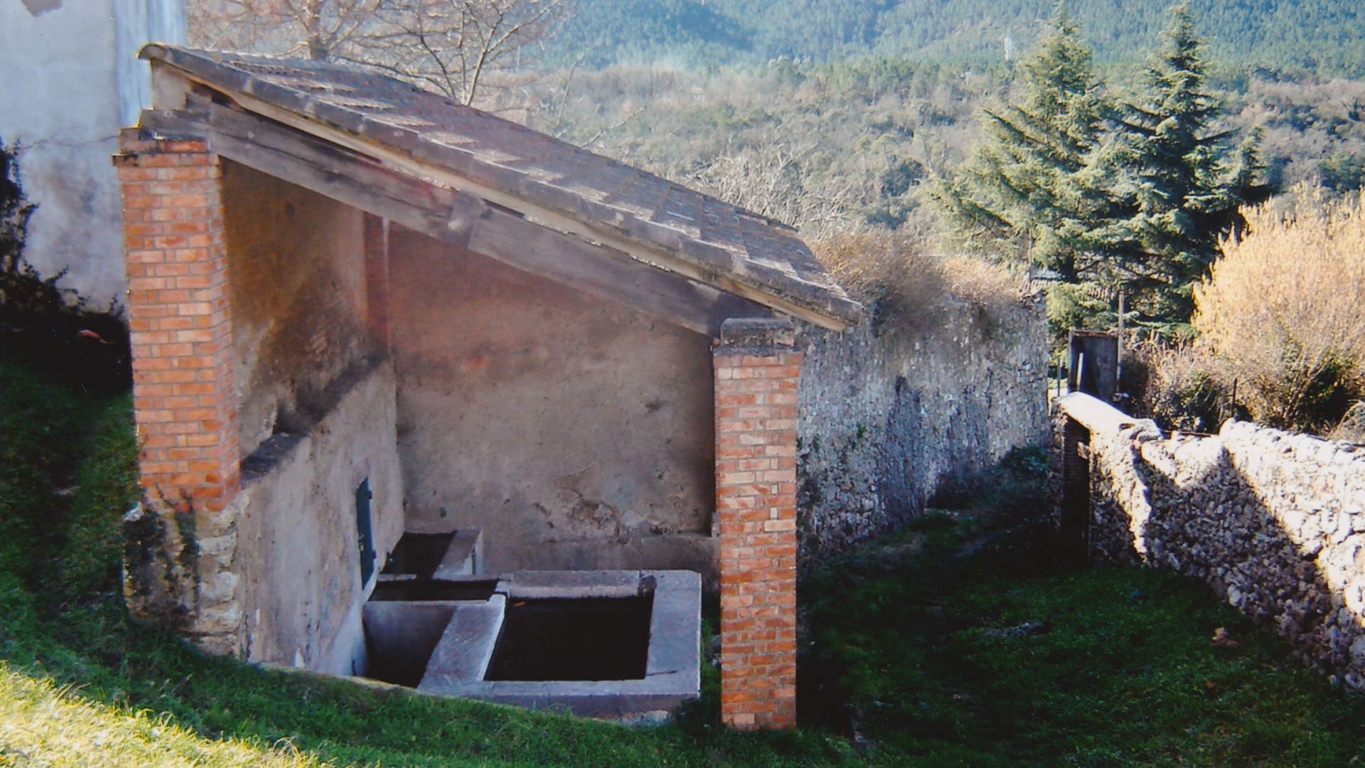 Lavoir de la Salette à Bagnols-en-Forêt