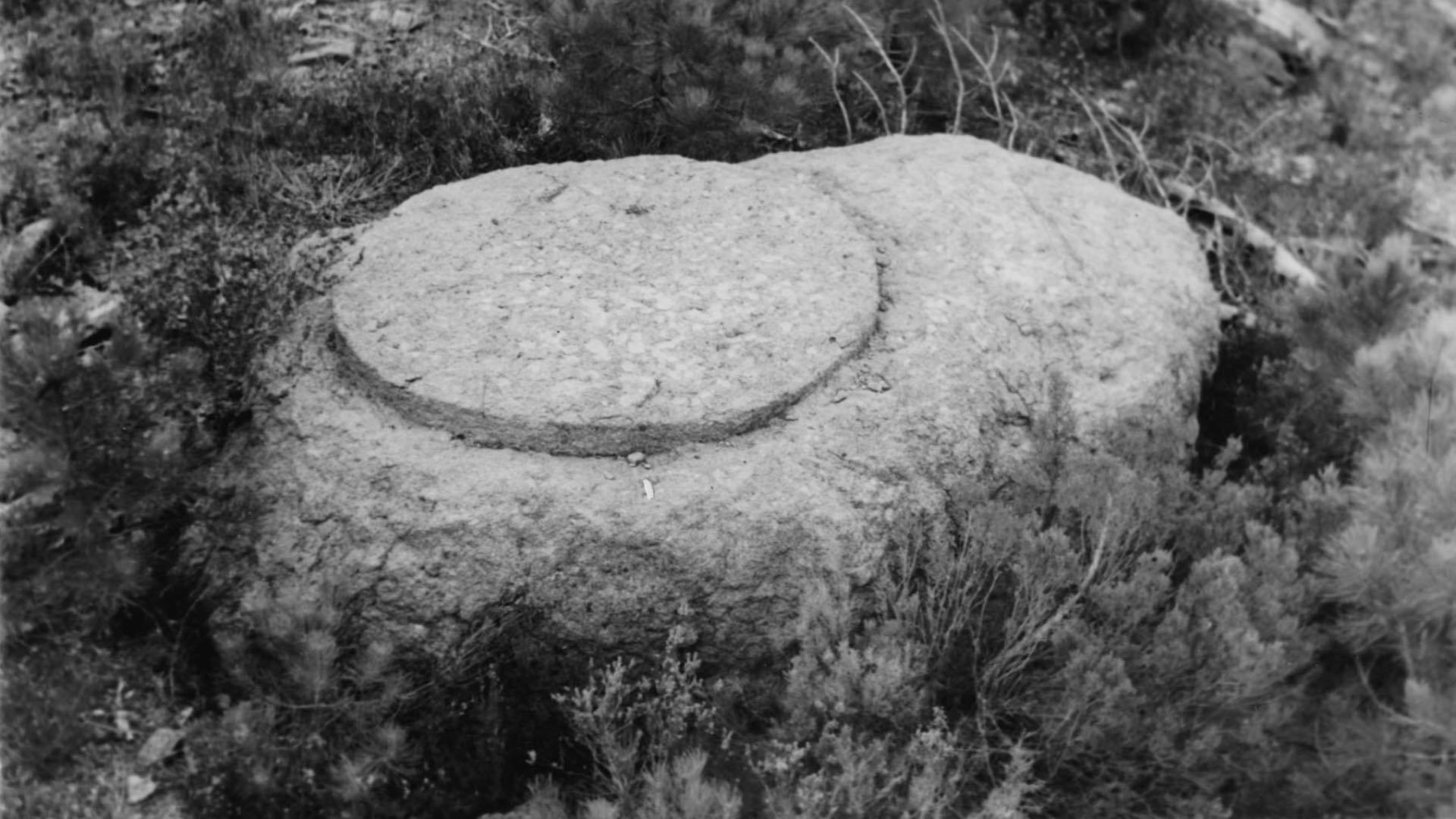 Taillerie de meules à Bagnols-en-Forêt